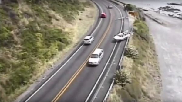 Boat crash on highway - Sputnik International