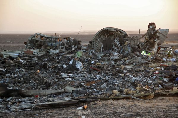 Fragments of a Kogalymavia Airbus A321 passenger airliner / Flight 9268 that crashed en route from Sharm El Sheikh to St. Petersburg in Egypt's North Sinai Governorate Fragments of a Kogalymavia Airbus A321 passenger airliner / Flight 9268 that crashed en route from Sharm El Sheikh to St. Petersburg in Egypt's North Sinai Governorate - Sputnik International
