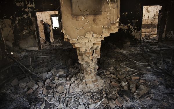 A man wearing a surgical mask walks, 14 October 2015, amongst the debris of the damaged and burnt-out MSF Trauma Centre in Kunduz, northern Afghanistan A man wearing a surgical mask walks, 14 October 2015, amongst the debris of the damaged and burnt-out MSF Trauma Centre in Kunduz, northern Afghanistan - Sputnik International