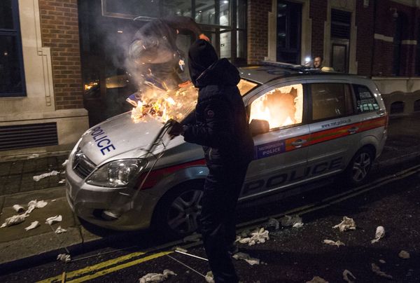 Anti-capitalist protesters attack a British police car during the Million Masks March, organised by the group Anonymous, near the Houses of Parliament in London on November 5, 2015. Anti-capitalist protesters attack a British police car during the Million Masks March, organised by the group Anonymous, near the Houses of Parliament in London on November 5, 2015. - Sputnik International