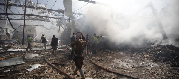 Firefighters extinguish a fire at a food storage warehouse hit by a Saudi-led air strike in Yemen's capital Sanaa October 25, 2015 - Sputnik International