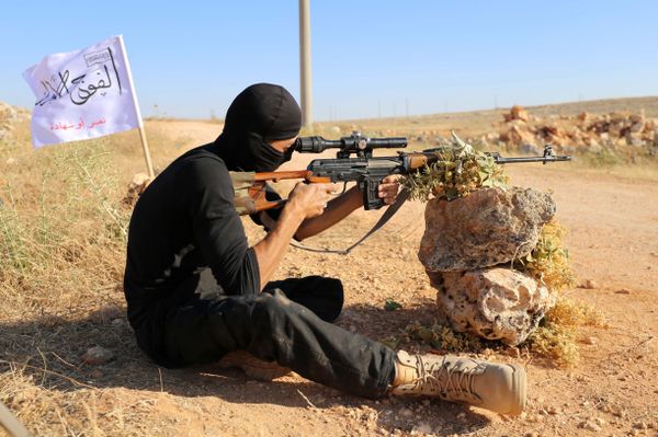 A rebel fighter from the First Battalion under the Free Syrian Army takes part in a military training on June 10, 2015, in the rebel-held countryside of the northern city of Aleppo A rebel fighter from the First Battalion under the Free Syrian Army takes part in a military training on June 10, 2015, in the rebel-held countryside of the northern city of Aleppo - Sputnik International