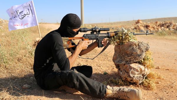 A rebel fighter from the First Battalion under the Free Syrian Army takes part in a military training on June 10, 2015, in the rebel-held countryside of the northern city of Aleppo A rebel fighter from the First Battalion under the Free Syrian Army takes part in a military training on June 10, 2015, in the rebel-held countryside of the northern city of Aleppo - Sputnik International