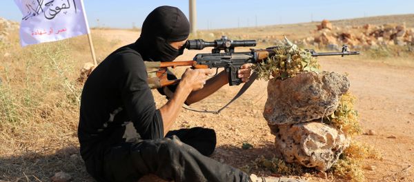 A rebel fighter from the First Battalion under the Free Syrian Army takes part in a military training on June 10, 2015, in the rebel-held countryside of the northern city of Aleppo A rebel fighter from the First Battalion under the Free Syrian Army takes part in a military training on June 10, 2015, in the rebel-held countryside of the northern city of Aleppo - Sputnik International