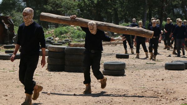 Rebel fighters from the First Battalion under the Free Syrian Army take part in a military training on May 4, 2015, in the rebel-held countryside of the northern city of Aleppo Rebel fighters from the First Battalion under the Free Syrian Army take part in a military training on May 4, 2015, in the rebel-held countryside of the northern city of Aleppo - Sputnik International