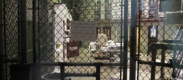 In this photo reviewed by the U.S. military, a prisoner stands with his back turned inside Camp 6, a communal unit of the Guantanamo Bay detention center for prisoners who are considered highly compliant with the rules, at Guantanamo Bay Naval Base, Cuba, Saturday, June 7, 2014 - Sputnik International