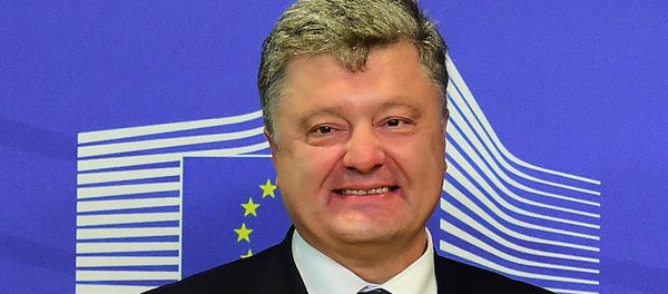 Ukraine's President Petro Poroshenko smiles prior to a meeting with European Commission President at the European Commission in Brussels, August 27, 2015 - Sputnik International