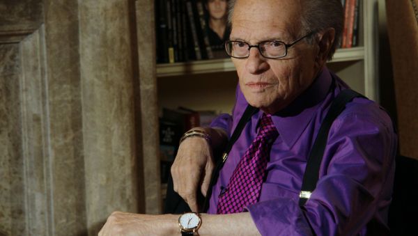 Famous American TV personality Larry King at the Soho club in Moscow before he interviewed Russian presidential aide Arkady Dvorkovich, president of the Skolkovo fund and Board of Directors Chairman of Renova group Viktor Vekselberg, and editor-in-chief of Echo Moskvy radio station Alexei Venediktov (left to right) before the interview. Larry King ended his CNN interview program last December after 25 years - Sputnik International