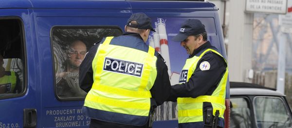 French police officers control cardrivers at the borderstation in Strasbourg, France, on Sunday, March 22, 2009. Till the OTAN - summit German and French border controls will take place. - Sputnik International