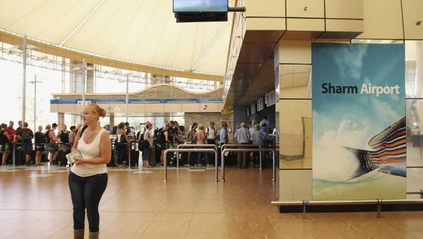 Tourists wait in the departure hall to be evacuated from Sharm el-Sheikh airport, south Sinai, Egypt, Friday, Nov. 6, 2015 Tourists wait in the departure hall to be evacuated from Sharm el-Sheikh airport, south Sinai, Egypt, Friday, Nov. 6, 2015 - Sputnik International