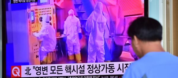 A man watches a news report at a railway station in Seoul on September 15, 2015, on the confirmation from North Korea that the nuclear reactor seen as the country's main source of weapons-grade plutonium had resumed normal operations, raising a further red flag amid growing signs the North may be considering a long-range rocket launch next month in violation of UN resolutions. - Sputnik International