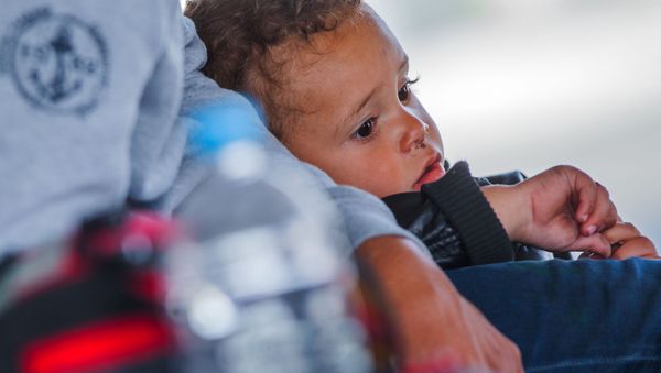 A refugee child waits for a ferry to Sweden at the harbor in Rostock, northeastern Germany, Monday, Sept. 14, 2015. A refugee child waits for a ferry to Sweden at the harbor in Rostock, northeastern Germany, Monday, Sept. 14, 2015. - Sputnik International