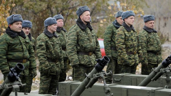 Donetsk units have delivered nine 82mm-caliber mortars to the site of their further storage in the neighborhood of Illovaisk. Under the Minsk accords, the Donetsk People's Republic has accomplished its under-100mm-caliber artillery withdrawal from the contact line - Sputnik International