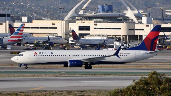 Los Angeles International Airport - Sputnik International