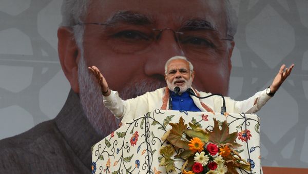 Indian Prime Minister Narinder Modi addresses a public rally in Srinagar on November 7, 2015 - Sputnik International
