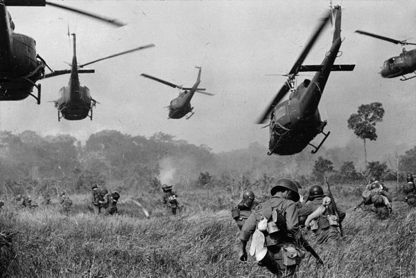 U.S. Army helicopters pour machine gun fire into the tree line to cover the advance of South Vietnamese ground troops in an attack on a Viet Cong camp 18 miles north of Tay Ninh, northwest of Saigon, March 1965. - Sputnik International