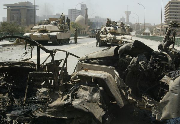 US marines sit on their tanks behind the wreckage of destroyed cars on al-Jumhuriya bridge in Baghdad 11 April 2003 - Sputnik International