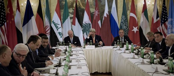 Egyptian Foreign Minister Sameh Shoukry (L), German Foreign Minister Frank Walter Steinmeier (2nd L), UN Special Envoy for Syria Staffan de Mistura (7th L), US Secretary of State John Kerry (5th R), Russian Foreign Minister Sergei Lavrov (4th R), Vice Minister of Foreign Affairs Li Baodong (2nd R) and Iranian Foreign Minister Javad Zarif (R) wait before a meeting with 17 nations, the European Union and United Nations at the Hotel Imperial in Vienna, October 30, 2015 - Sputnik International