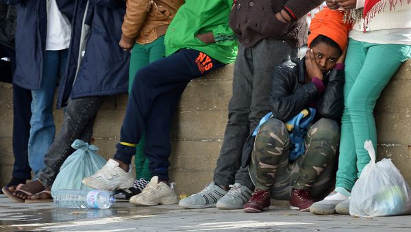 Migrants wait at the port of Lampedusa to board a ferry bound for Porto Empedocle in Sicily on February 20, 2015. - Sputnik International