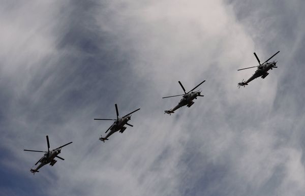 Mi-35 Hind helicopters at the military parade to mark the 70th anniversary of Victory in the 1941-1945 Great Patriotic War Mi-35 Hind helicopters at the military parade to mark the 70th anniversary of Victory in the 1941-1945 Great Patriotic War - Sputnik International