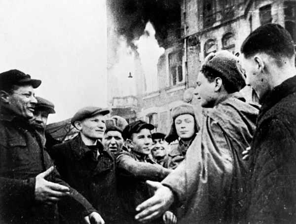 Czestochowa (Poland) residents meet Soviet soldiers. January 1945. The Great Patriotic War of 1941-1945 Czestochowa (Poland) residents meet Soviet soldiers. January 1945. The Great Patriotic War of 1941-1945 - Sputnik International