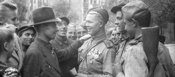 Local residents and Soviet fighters, Lublin. Poland. July 1944. The Great Patriotic War of 1941-1945 - Sputnik International