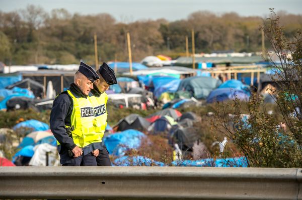 French policemen patrol on November 5, 2015 in the Jungle migrants camp in Calais - Sputnik International