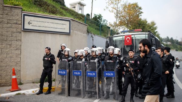 Riot police officers stand as members of Turkey Youth Union shout anti-US slogans as they protest against the upcoming visit of the US President Barack Obama to Turkey mid-November for G20 summit in Antalya, outside the US consulate in Istanbul, Turkey, Sunday, Nov. 8, 2015 Riot police officers stand as members of Turkey Youth Union shout anti-US slogans as they protest against the upcoming visit of the US President Barack Obama to Turkey mid-November for G20 summit in Antalya, outside the US consulate in Istanbul, Turkey, Sunday, Nov. 8, 2015 - Sputnik International