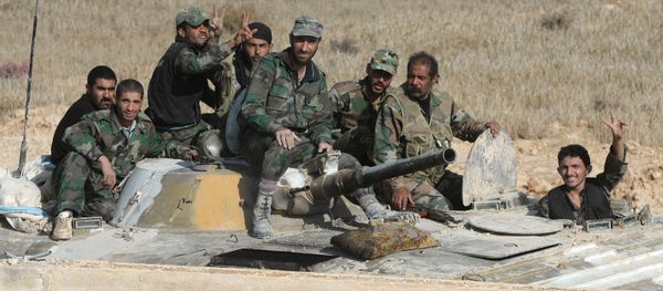 Soldiers of the Syrian Arab Army at fighting positions 20 kilometers from the city of Palmira Soldiers of the Syrian Arab Army at fighting positions 20 kilometers from the city of Palmira - Sputnik International