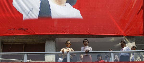 Myanmar's National League for Democracy party leader Aung San Suu Kyi speaks to supporters about the general elections in Yangon, Myanmar November 9, 2015 Myanmar's National League for Democracy party leader Aung San Suu Kyi speaks to supporters about the general elections in Yangon, Myanmar November 9, 2015 - Sputnik International