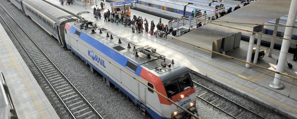 Mugunghwa train (front) is seen as passengers get off a train of the Korea Train eXpress (KTX), South Korea's high-speed rail system based on the French TGV/LGV system. Mugunghwa train (front) is seen as passengers get off a train of the Korea Train eXpress (KTX), South Korea's high-speed rail system based on the French TGV/LGV system. - Sputnik International