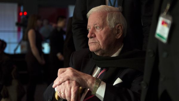 Former German chancellor Helmut Schmidt attends a speech by the Chinese President at the Koerber Foundation in Berlin on March 28, 2014 in Berlin - Sputnik International
