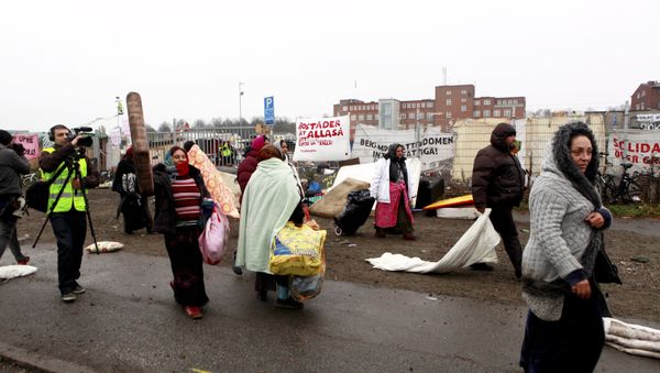 EU migrants are evicted by police from a camp in Malmoe, Sweden, November 3, 2015. - Sputnik International