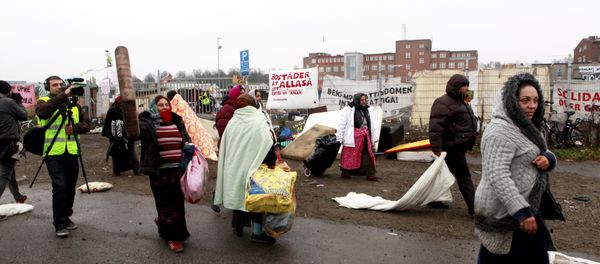 EU migrants are evicted by police from a camp in Malmoe, Sweden, November 3, 2015. EU migrants are evicted by police from a camp in Malmoe, Sweden, November 3, 2015. - Sputnik International