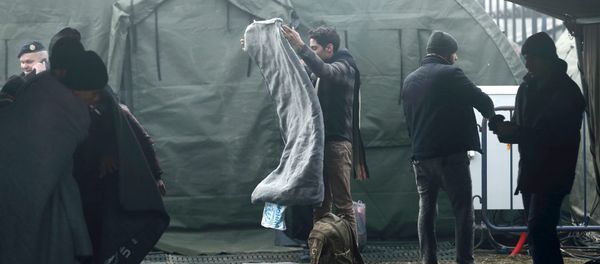 Migrants wait for transport to Slovenia after they registered at a new winter refugee camp in Slavonski Brod, Croatia Migrants wait for transport to Slovenia after they registered at a new winter refugee camp in Slavonski Brod, Croatia - Sputnik International