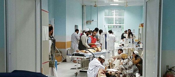 MSF medical personnel treat civilians injured after the US military bombed an Afghan hospital in Kunduz. - Sputnik International