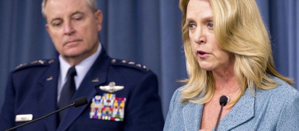 Air Force Secretary Deborah Lee James, accompanied by and Air Force Chief of Staff Gen. Mark Welsh III - Sputnik International