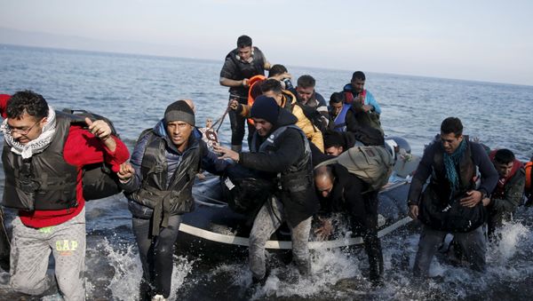 Refugees and migrants jump off an inflatable raft as they arrive on the Greek island of Lesbos, November 11, 2015 Refugees and migrants jump off an inflatable raft as they arrive on the Greek island of Lesbos, November 11, 2015 - Sputnik International