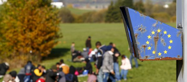 Migrants arrive at the Austrian-German border in Wegscheid near Passau, Germany, October 27, 2015. - Sputnik International
