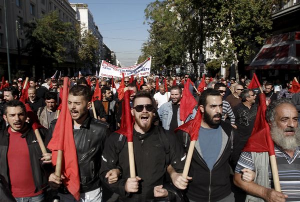 Protesters from the Communist-affiliated trade union PAME take part in an anti-austerity demonstration during a 24-hour general strike in central Athens, Greece November 12, 2015 - Sputnik International