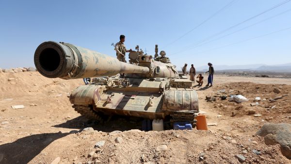 A tank used by fighters loyal to Yemen's government is pictured at the frontline of the fighting against Houthi rebels in Yemen's northern province of Marib November 8, 2015. A tank used by fighters loyal to Yemen's government is pictured at the frontline of the fighting against Houthi rebels in Yemen's northern province of Marib November 8, 2015. - Sputnik International
