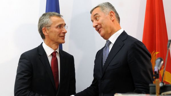 Montenegro's Prime Minister Milo Djukanovic (R) shakes hands with NATO Secretary General Jens Stoltenberg after a joint press conference in Podgorica - Sputnik International