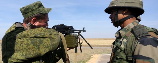 Russian and Indian troops held the first firing exercises during the joint Indra-2015 drills in northern India’s Mahajan firing range - Sputnik International