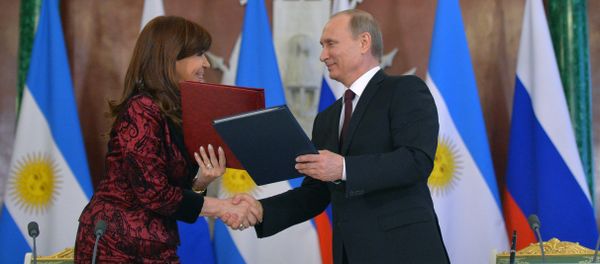 Presidents Vladimir Putin of Russia and Cristina Fernandez de Kirchner seen during the ceremony of signing joint documents on the results of Russian-Argentinian talks in the Kremlin, April 23, 2015 Presidents Vladimir Putin of Russia and Cristina Fernandez de Kirchner seen during the ceremony of signing joint documents on the results of Russian-Argentinian talks in the Kremlin, April 23, 2015 - Sputnik International