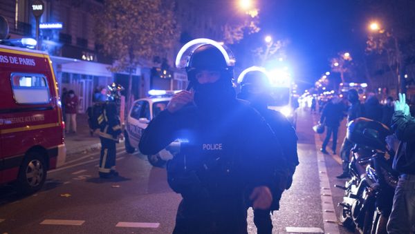 Elite police officers arrive outside the Bataclan theater in Paris, France, Wednesday, Nov. 13, 2015. - Sputnik International