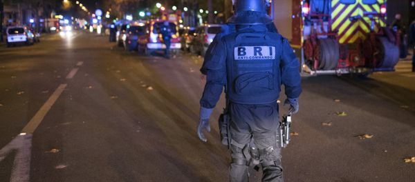 An elite police officer arrivesoutside the Bataclan theater in Paris, France, Wednesday, Nov. 13, 2015. An elite police officer arrivesoutside the Bataclan theater in Paris, France, Wednesday, Nov. 13, 2015. - Sputnik International