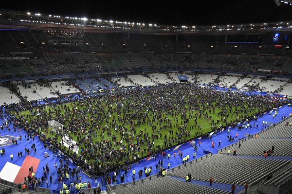 Spectators gather on the pitch of the Stade de France stadium following the friendly football match between France and Germany in Saint-Denis, north of Paris, on November 13, 2015, after a series of gun attacks occurred across Paris as well as explosions outside the national stadium where France was hosting Germany Spectators gather on the pitch of the Stade de France stadium following the friendly football match between France and Germany in Saint-Denis, north of Paris, on November 13, 2015, after a series of gun attacks occurred across Paris as well as explosions outside the national stadium where France was hosting Germany - Sputnik International