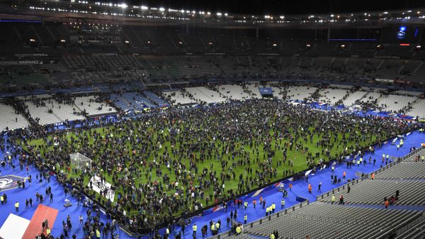 Spectators gather on the pitch of the Stade de France stadium following the friendly football match between France and Germany in Saint-Denis, north of Paris, on November 13, 2015, after a series of gun attacks occurred across Paris as well as explosions outside the national stadium where France was hosting Germany - Sputnik International
