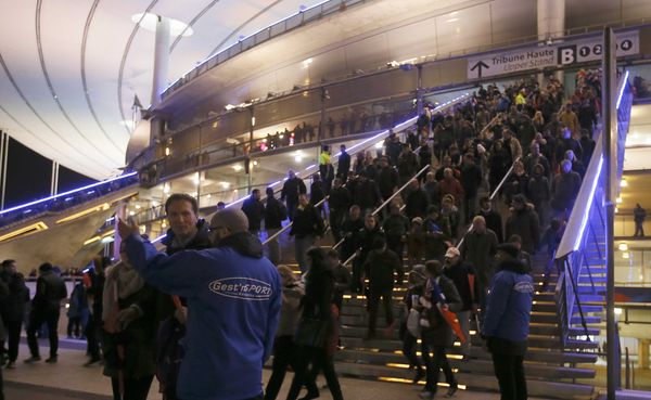 Crowds leave the Stade de France where explosions were reported to have detonated outside the stadium during the France vs German friendly match near Paris, November 13, 2015 Crowds leave the Stade de France where explosions were reported to have detonated outside the stadium during the France vs German friendly match near Paris, November 13, 2015 - Sputnik International