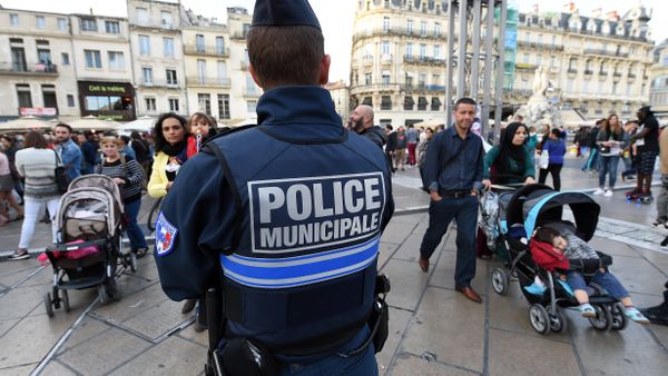 A police officer patrols in Montpellier on November 14, 2015, following a series of coordinated attacks in and around Paris late on November 13 A police officer patrols in Montpellier on November 14, 2015, following a series of coordinated attacks in and around Paris late on November 13 - Sputnik International